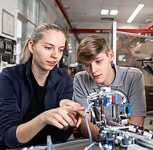 Ausbildung junger Fachkräfte hat hohen Stellenwert (Credit: TroGroup/Phil Lindner)